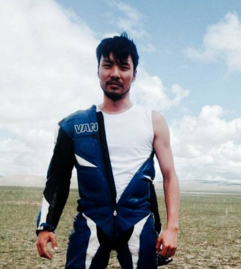 Хайрынхаа төлөө гал руу ч үсрэхэд бэлэн Б.Шинэбаярын хувийн зургаас